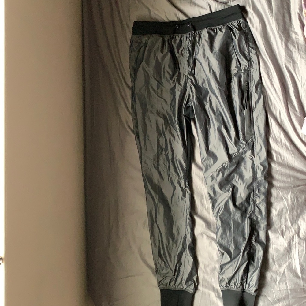 Nike Women’s swishy pants size small